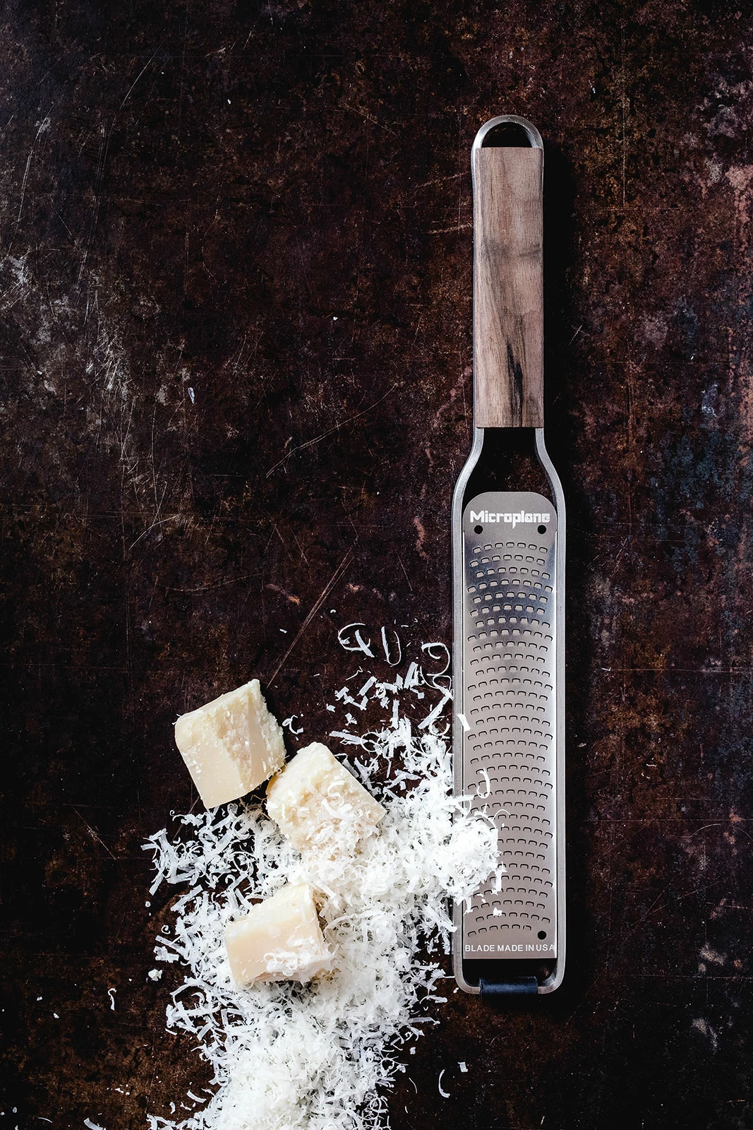 Zesterreiben & Zestenreißer Microplane Master Reibe Zester Walnussholz 4 Zesterreiben & Zestenreißer Microplane Master Reibe Zester Walnussholz – Bild 4