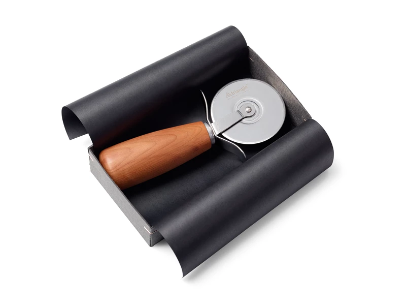 Triangle Solingen Soul Pizzaschneider 7cm Pflaumenholz I.K. 2 Triangle Solingen Soul Pizzaschneider 7cm Pflaumenholz I.K. – Bild 2