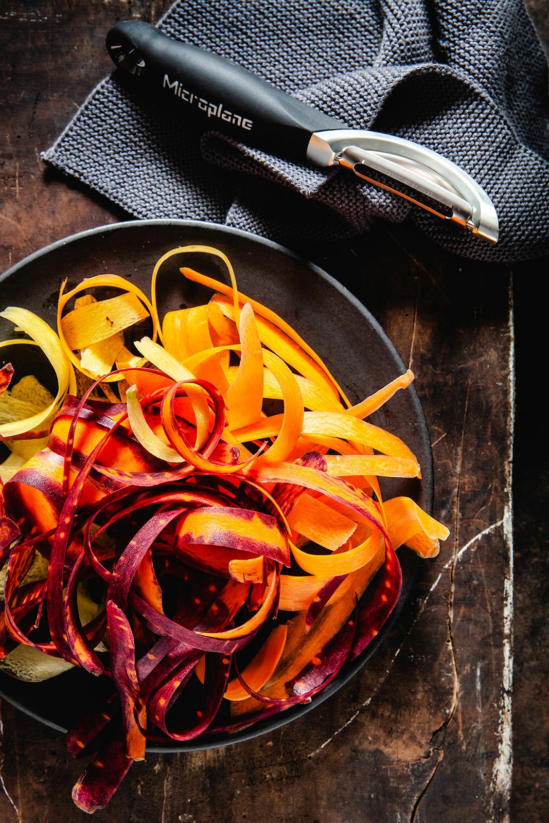 Obst-, Gemüseschäler & Entkerner Microplane Specialty Profi-Schäler 2 Obst-, Gemüseschäler & Entkerner Microplane Specialty Profi-Schäler – Bild 2
