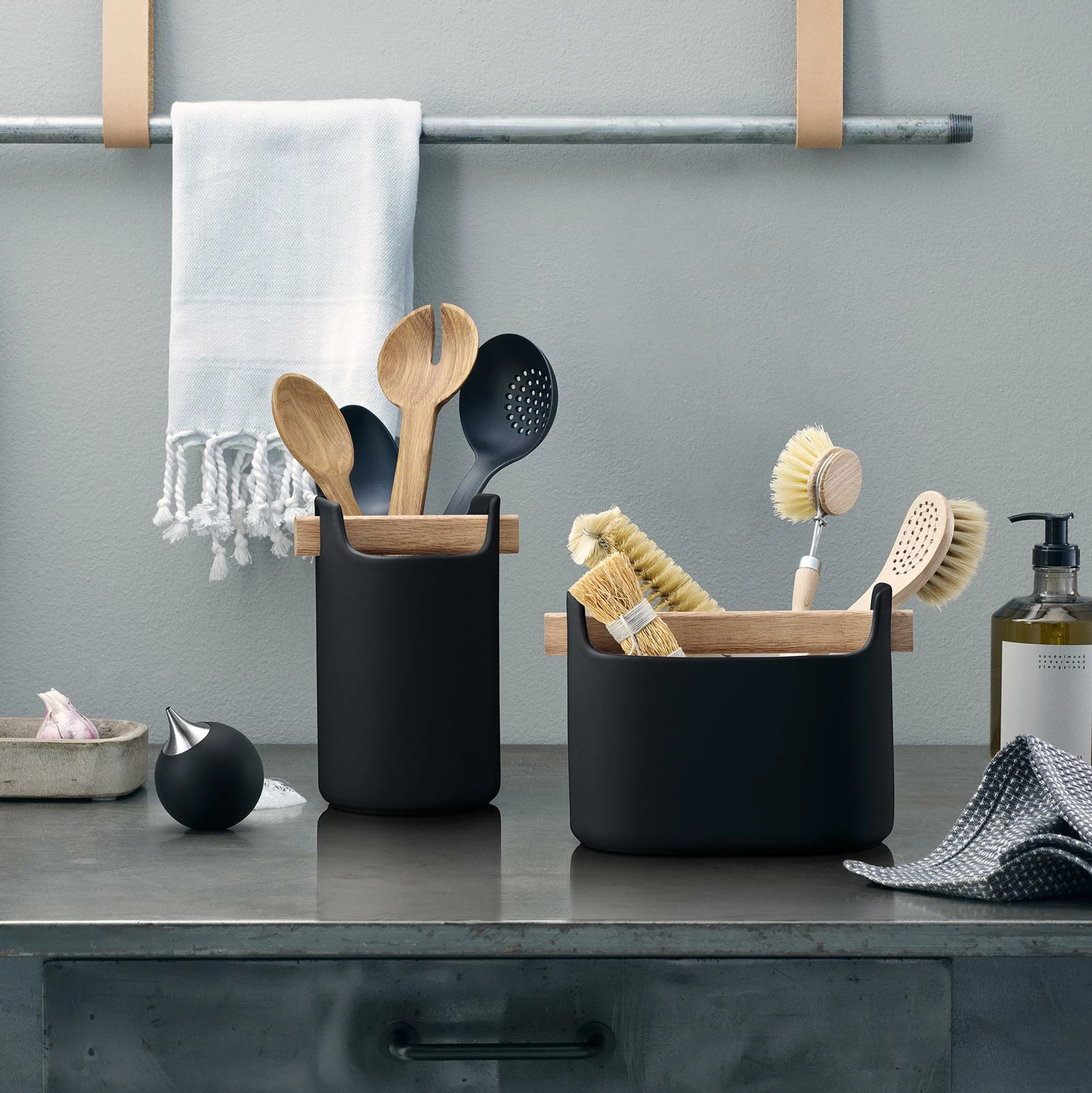 Noch Mehr Küchenhelfer Eva Solo Seifenspender Black 2 Noch Mehr Küchenhelfer Eva Solo Seifenspender Black – Bild 2