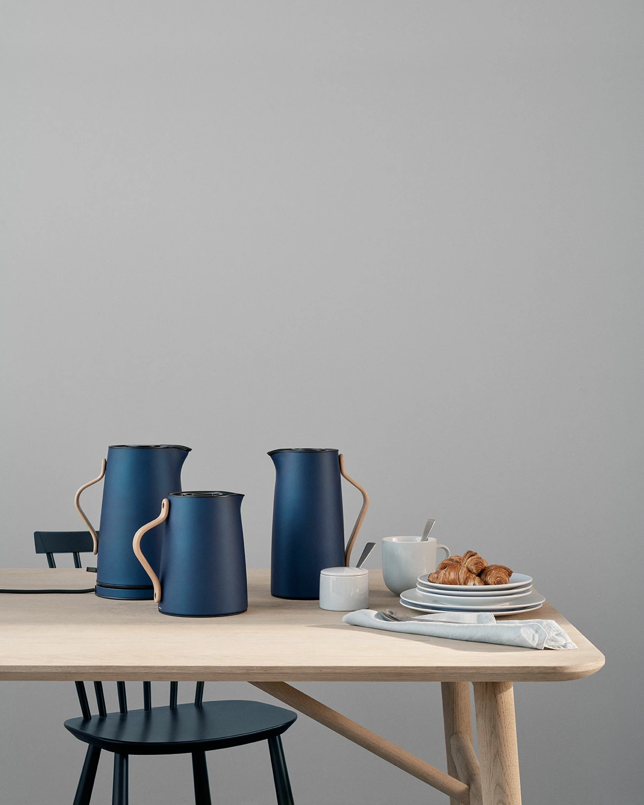 Teekannen Stelton Emma Isolierkanne Kaffee 1,20ltr. Dark Blue/ Dunkelblau 2 Teekannen Stelton Emma Isolierkanne Kaffee 1,20ltr. Dark Blue/ Dunkelblau – Bild 2